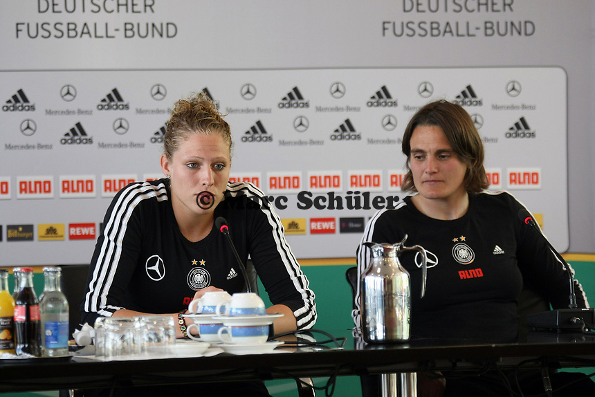 Kim Kulig und Nadine Angerer (D)<br />
PK mit Kim Kulig und Nadine Angerer *** Local Caption *** Foto ist honorarpflichtig! zzgl. gesetzl. MwSt. Auf Anfrage in hoeherer Qualitaet/Aufloesung. Belegexemplar an: Marc Schueler, Am Ziegelfalltor 4, 64625 Bensheim, Tel. +49 (0) 151 11 65 49 88, www.gameday-mediaservices.de. Email: marc.schueler@gameday-mediaservices.de, Bankverbindung: Volksbank Bergstrasse, Kto.: 151297, BLZ: 50960101