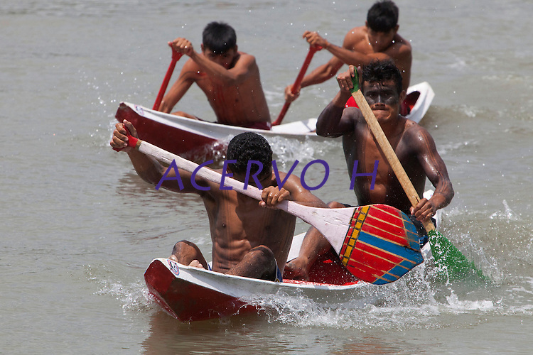 IV Jogos Tradicionais Indígenas do Pará<br />
<br />
Em uma disputa acirrada, os atletas da etnia Parkatejê garantiram o primeiro lugar na modalidade de remo. A segunda colação ficou com os guerreiros da etnia Tembé.<br />
<br />
<br />
Quinza etnias participam dos IX Jogos Indígenas, iniciados neste na íntima sexta feira. Aikewara (de São Domingos do Capim), Araweté (de Altamira), Assurini do Tocantins (de Tucuruí), Assurini do Xingu (de Altamira), Gavião Kiykatejê (de Bom Jesus do Tocantins), Gavião Parkatejê (de Bom Jesus do Tocantins), Guarani (de Jacundá), Kayapó (de Tucumã), Munduruku (de Jacareacanga), Parakanã (de Altamira), Tembé (de Paragominas), Xikrin (de Ourilândia do Norte), Wai Wai (de Oriximiná). Participam ainda as etnias convidadas - Pataxó (da Bahia) e Xerente (do Tocantins). <br />
<br />
<br />
Mais de 3 mil pessoas lotaram as arquibancadas da arena de competição.<br />
Praia de Marudá, Marapanim, Pará, Brasil.<br />
Foto Paulo Santos<br />
09/09/2014