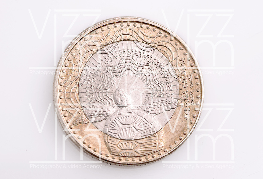 Monedas Colombianas. Colombian Coins. Photo: VizzorImage/ Gabriel Aponte / Staff
