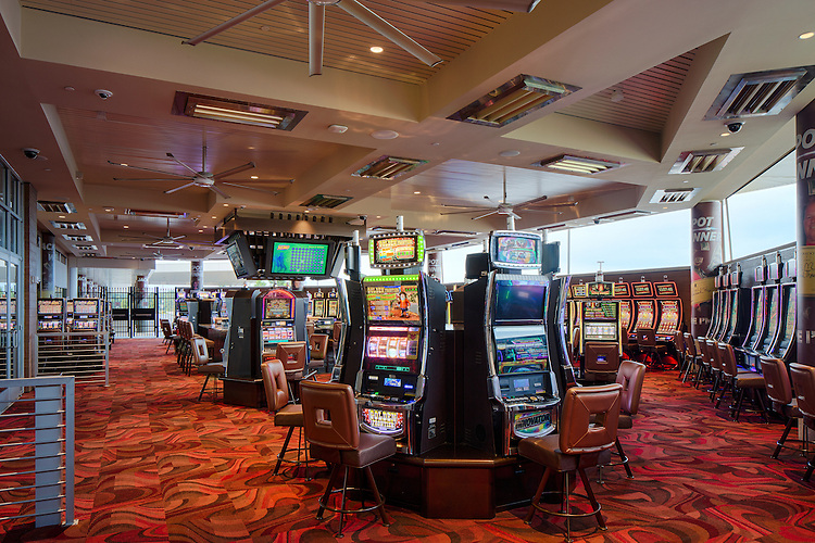 Eldorado Scioto Downs Racino Courtyard & Brew Brothers Eldorado Scioto Downs Racino Brew Brothers & Courtyard Patio | SOSH Architects