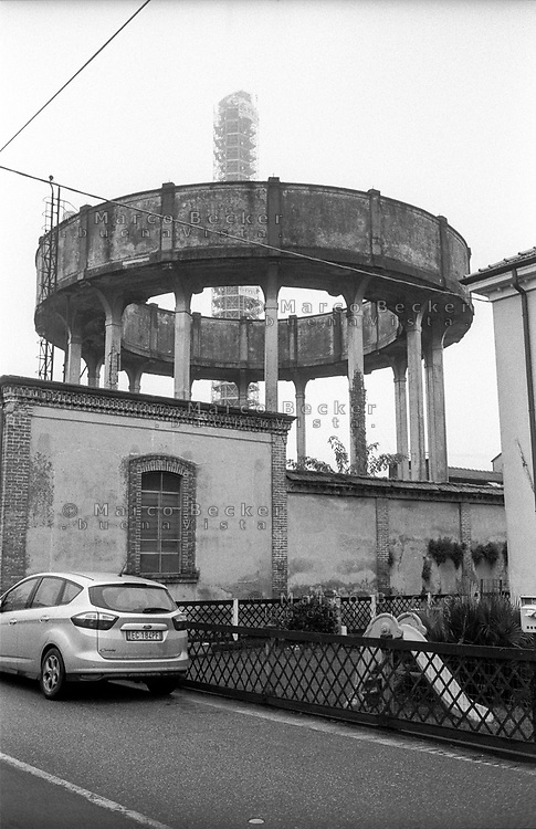 Crespi d'Adda (Bergamo), villaggio operaio di fine '800 nel settore tessile cotoniero. Il serbatoio della soda caustica --- Crespi d'Adda (Bergamo), workers model village of the late 19th century in the cotton textile production field. The tank for caustic soda