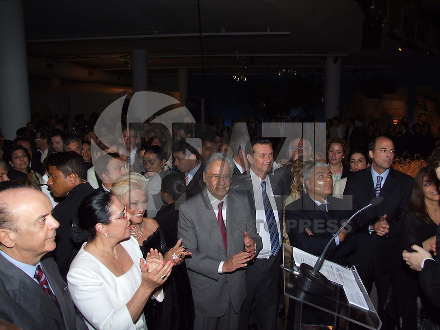 SÃO PAULO, SP, 21 DE OUTUBRO DE 2009 - ABERTURA EXPOSIÇÃO "O PEQUENO PRINCIPE NA OCA" - Em um dos eventos mais aguardados do Ano da França no Brasil, o livro que encanta crianças e adultos há 66 anos ganha uma exposição especial entre os dias 22 de outubro a 20 de dezembro. ?O Pequeno Príncipe na Oca?, mostra sobre a grande obra de Antoine de Saint-Exupéry. Abertura para convidados com a presença do ex-presidente da República Fernando Henrique Cardoso, do governador do Estado de São Paulo José Serra e da primeira-dama Mônica Serra, do prefeito da Cidade de São Paulo Gilberto Kassab, além de secretários do municipio e estado, da apresentadora Hebe Camargo, da atriz Luana Piovani entre outros na OCA do Parque do Ibirapuera na região sul da capital paulista FOTO: BRAZIL PHOTO PRESS).