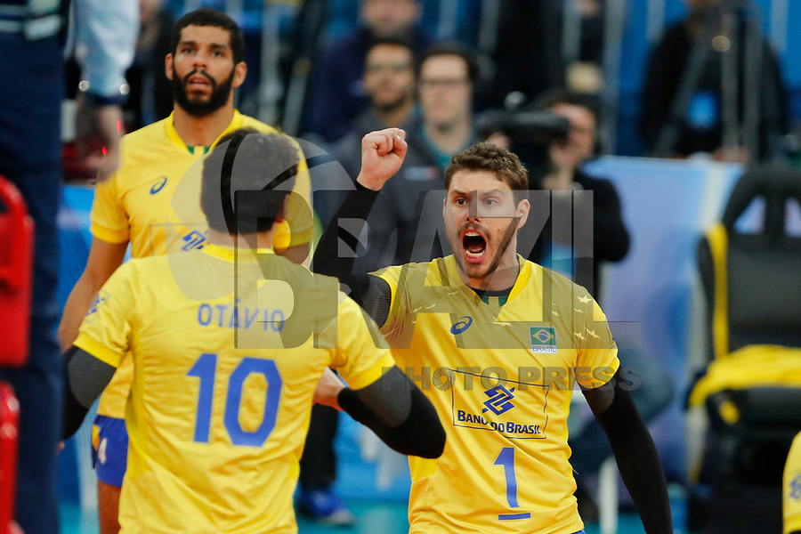 CURITIBA,PR, - 06.07.2017 – BRASIL-RÚSSIA - Partida entre Brasil (amerelo) e Rússia (azul), jogo válido pela liga mundial de vôlei no estádio Arena da Baixada, em Curitiba nesta quinta-feira (06). (Foto: Paulo Lisboa/Brazil Photo Press)