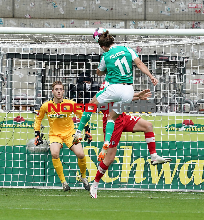 17.10.2020, Schwarzwald Stadion, Freiburg, GER, 1.FBL, SC Freiburg vs SV Werder Bremen<br />
<br />
im Bild / picture shows<br />
Torwart Florian Müller (Freiburg), Niclas Füllkrug (Bremen), Dominique Heintz (Freiburg)<br />
<br />
Foto © nordphoto / Bratic<br />
<br />
DFL REGULATIONS PROHIBIT ANY USE OF PHOTOGRAPHS AS IMAGE SEQUENCES AND/OR QUASI-VIDEO.