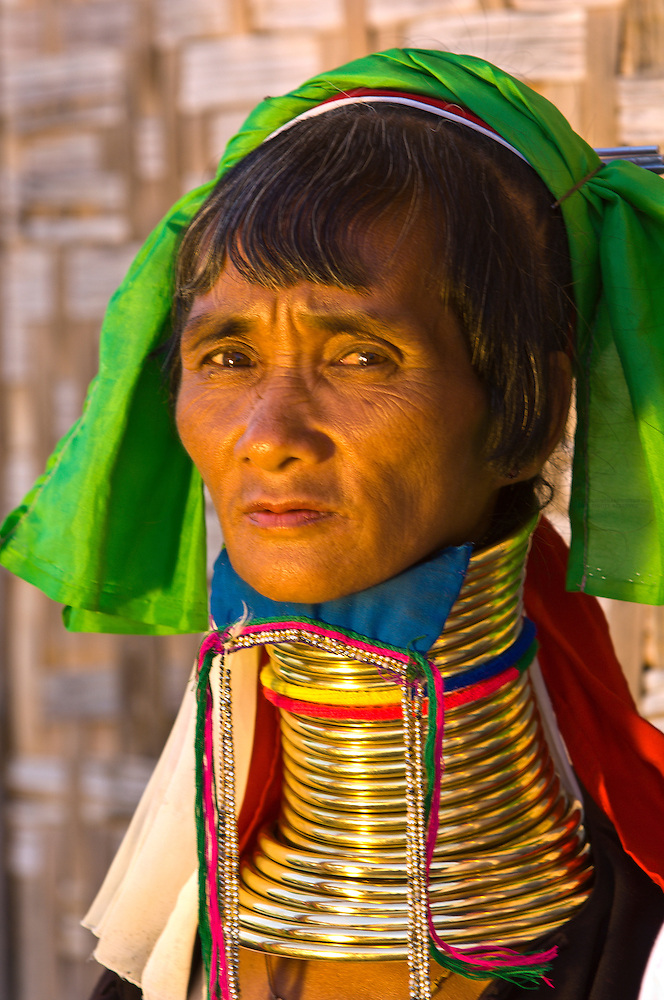 Long necked Padaung tribe woman wearing neck rings, Nyaungshwe, Shan