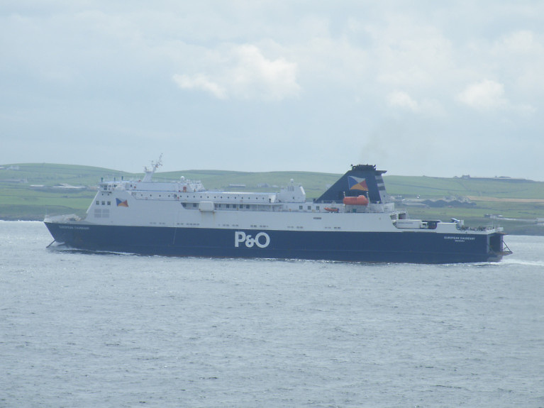 Belfast Harbour and ferry operators on the North Channel argue that a dual carriageway in Scotland for the new A75 bypass is the only option. Above is one of the operators, P&O Ferries, whose ropax European Causeway (approaching Loch Ryan) celebrates 25 years of service along with its younger twin, the European Highlander, linking Larne-Cairnryan, which in 2023 marked 50 years. Its competitor Stena Line, instead, uses Belfast on the slightly longer distance route, taking 30 minutes more on the 1-hour 45-minute service from Larne. 