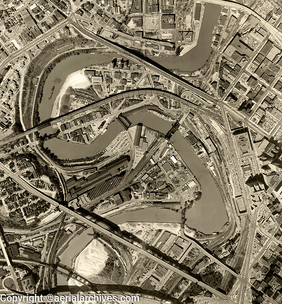 historical aerial photo map of Cleveland, Cuyahoga County, Ohio, 1970