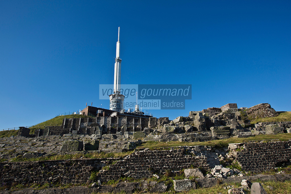 Europe/France/Auverne/63/Puy-de-Dôme/Parc Naturel Régional des Volcans : Sommet du Puy de Dome et Temple de Mercure - Laboratoire et antenne