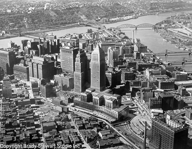 Pittsburgh PA: With the start of Renaissance 1 (1946), Brady Stewart Studio photographed the Pittsburgh skyline with every major improvement. Aerial photograph of the city of Pittsburgh and the three rivers.