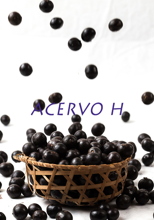 Processamento de branqueamento do açaí para consumo.<br />
Foto Carlos Borges.