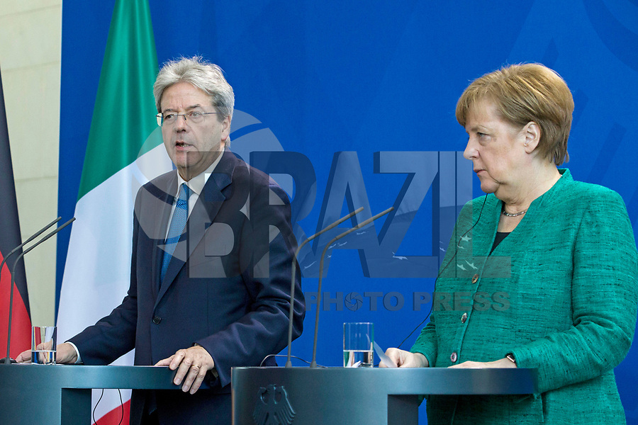 Pressekonferenz von Bundeskanzlerin Angela Merkel und dem italienischen Ministerpraesidenten Paolo Gentiloni am 16. Februar 2018 im Bundeskanzleramt Berlin. | Press Conference by the German Chancellor Angela Merkel and Italian Prime Minister Paolo Gentiloni on 16 February 2018 at the Federal Chancellery in Berlin.<br />
Credit: A.v.Stocki/face to face