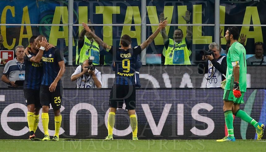 Calcio, Serie A: Inter vs Juventus. Milano, stadio San Siro, 18 settembre 2016.<br />
Inter's Mauro Icardi, second from right, celebrates after scoring as Juventus’ goalkeeper Gianluigi Buffon, right, reacts during the Italian Serie A football match between FC Inter and Juventus at Milan's San Siro stadium, 18 September 2016.<br />
UPDATE IMAGES PRESS/Isabella Bonotto