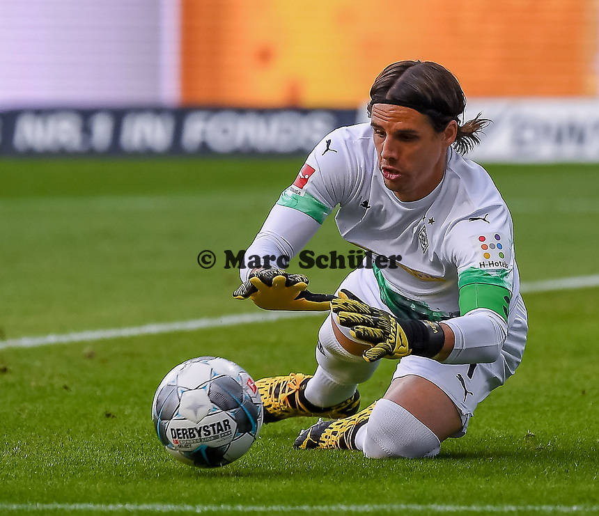 Torwart Yann Sommer (Borussia Mönchengladbach) - 16.05.2020, Fussball 1.Bundesliga, 26.Spieltag, Eintracht Frankfurt - Borussia Moenchengladbach emspor, v.l. Stadionansicht / Ansicht / Arena / Stadion / Innenraum / Innen / Innenansicht / Videowall<br />
<br />
<br />
Foto: Jan Huebner/Pool VIA Marc Schüler/Sportpics.de<br />
<br />
Nur für journalistische Zwecke. Only for editorial use. (DFL/DFB REGULATIONS PROHIBIT ANY USE OF PHOTOGRAPHS as IMAGE SEQUENCES and/or QUASI-VIDEO)