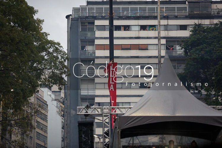SÃO PAULO, SP 02.06.2019: FESTIVAL LULA LIVRE-SP - Artistas e militantes se uniram no Festival Lula Livre, que aconteceu na tarde deste domingo (02) na Praça da República, zona central da capital paulista, em protesto contra a prisão do ex-presidente Lula. (Foto: Ale Frata/Codigo19)
