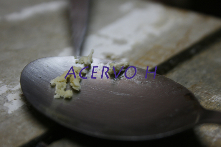 Belém, Pará, Brasil. Retranca: Especial "Oxi, Pasta de Cocaina, Crack". Personagem: Antônio Carlos (Vulgo "Careca" dependente quimico) no ano de 2012; Antônio Carlos, foi executado ao tentar defendefr seu filho, também usuário de drogas e morto meses depois. Data: 2011. Local: Honório José dos Santos - Jurunas - Belém. Foto: Mauro Ângelo