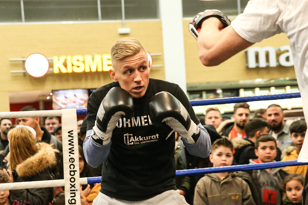 Boxen: Boxen Live, EC Boxing & SES Boxpromotion, Hamburg, 15.01.2020<br />
Öffentliches Training: Sebastian Formella<br />
© Torsten Helmke