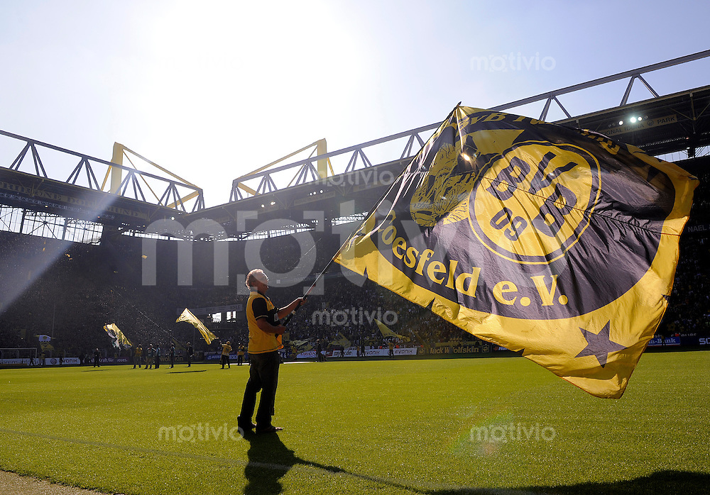 Fussball 1. Bundesliga 7. Spieltag Saison 2009/2010 Borussia Dortmund - FC Schalke 04 26.09.09 Fahnenschwinger im Signal Iduna Park in Dortmund.