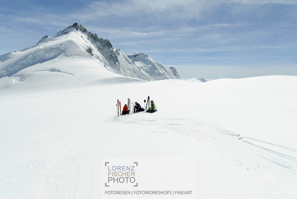 Zweitägige Skitour via Louwitor und Hollandiahütte auf das Mittaghorn mit Abfahrt ins Lötschental nach Fafleralp.