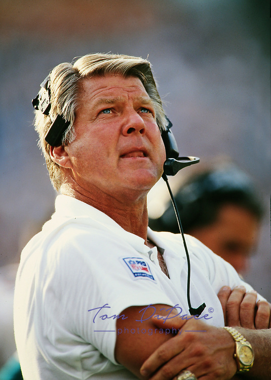 Miami Dolphins Head coach Jimmy Johnson during a game. Circa 1996-99 at Pro Player Stadium in Miami, Florida.<br />
<br />
(Tom DiPace )