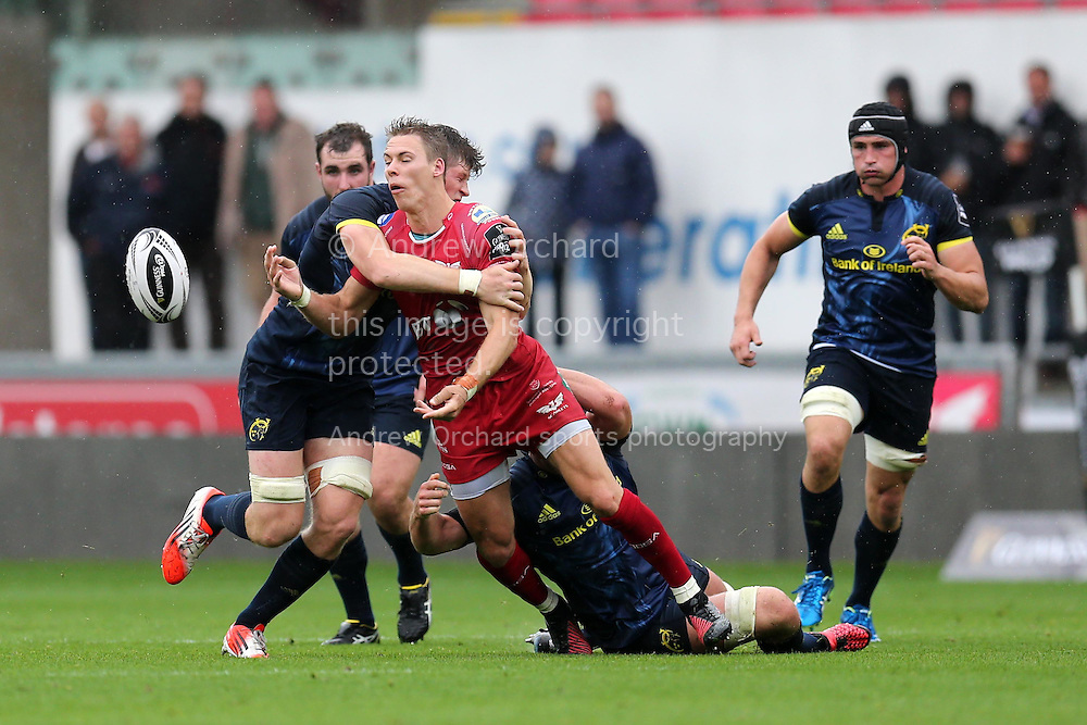 Liam Williams of the Scarlets gets the ball away from a tackle. Guinness Pro12 rugby match, Scarlets v Munster at the Parc y Scarlets in Llanelli, West Wales on Saturday 3rd September 2016.<br />
pic by Andrew Orchard, Andrew Orchard sports photography.