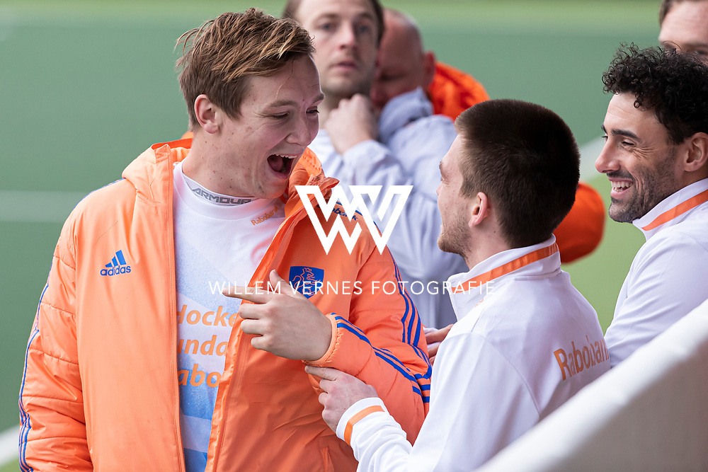 AMSTELVEEN - Floris Wortelboer (Ned) en Thierry Brinkman (Ned) en Glenn Schuurman (Ned) dollend tijdens een training van de hockeymannen, ter voorbereiding op de uitgestelde Olympische Spelen van Tokio. ANP WILLEM VERNES