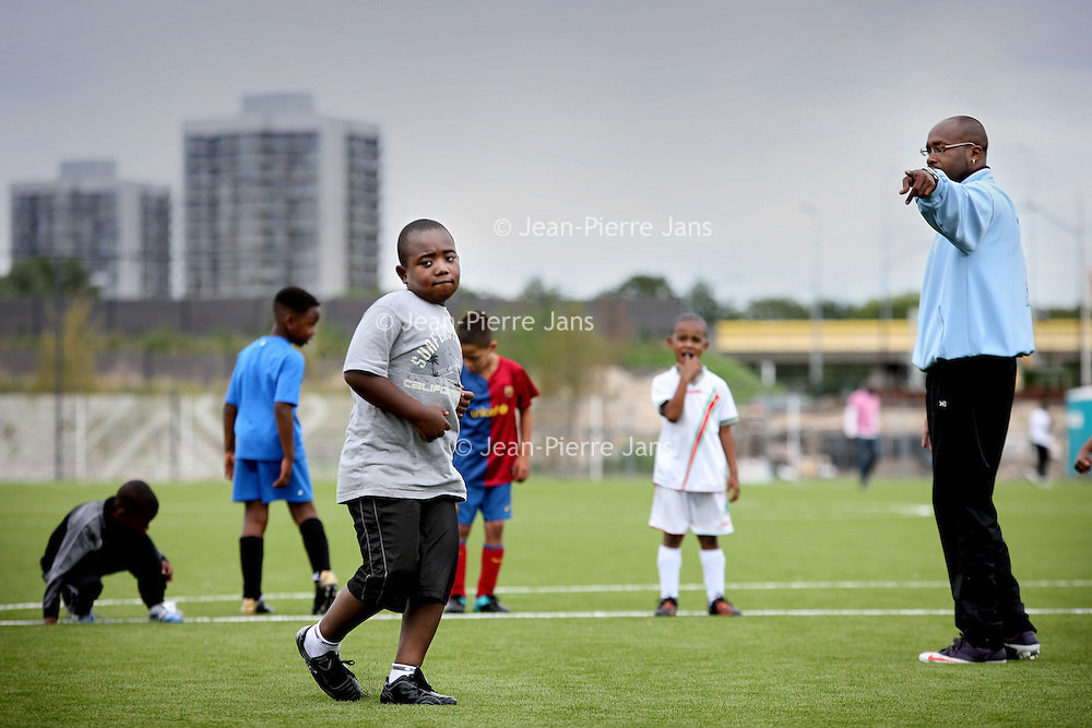 Nederland, Amsterdam , 25 augustus 2010..Training van de mini's van Zuidoost United op het sportcomplex van Nieuwe Bijlmerpark.Training of the younger ones (minis) in the Southeast United of the New Bijlmerpark in Amsterdam South-East.