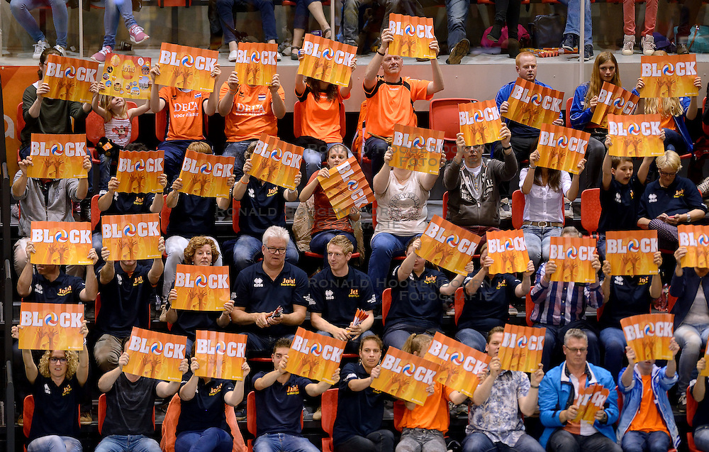 31-05-2015 NED: CEV EK Kwalificatie Nederland - Spanje, Doetinchem<br />
Nederland wint met 3-1 van Spanje en plaatst zich voor het EK in Bulgarije en Italie / Topsporthal Doetinchem volledig uitverkocht, ambassadeurs