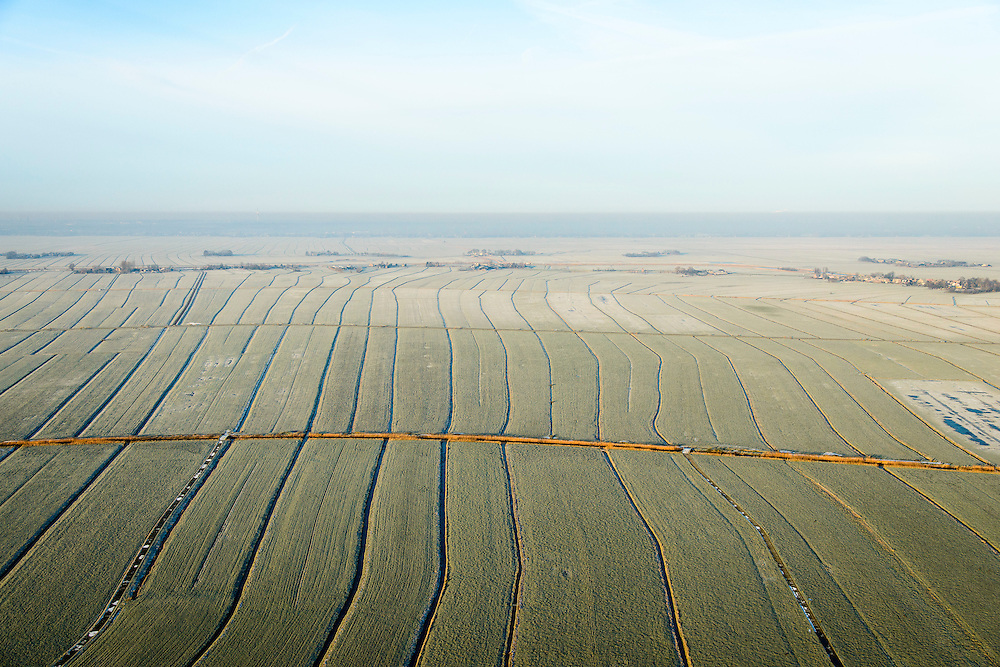 Nederland, Utrecht, Gemeente Bunschoten, 18-01-2016; Bikkerspolder, ten westen van Spakenburg. Nationaal landschap Arkemheen-Eemland, een van de laatste open veenweide landschappen in de Noordoostelijke Randstad. Polders tussen Bunschoten-Spakenburg en Eemnes, <br />
One of the last open peatland landscapes with polders in Northeastern Randstad (north of Utrecht).<br />
luchtfoto (toeslag op standard tarieven);<br />
aerial photo (additional fee required);<br />
copyright foto/photo Siebe Swart