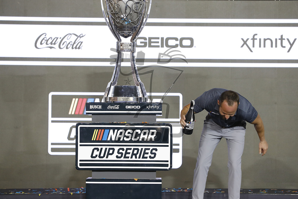 Kyle Larson (5) wins the NASCAR Cup Series Championship at Phoenix Raceway in Avondale, AZ.