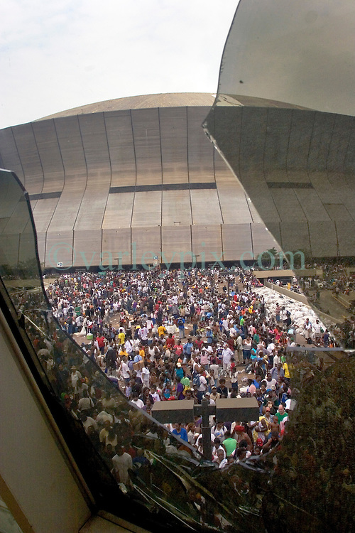 01 Sept, 2005. New Orleans, Louisiana.<br />
Thousands of desperate people mass outside the Superdome in the baking heat hoping for a seat on a bus to take them out of town to safety. <br />
Photo©; Charlie Varley/varleypix.com