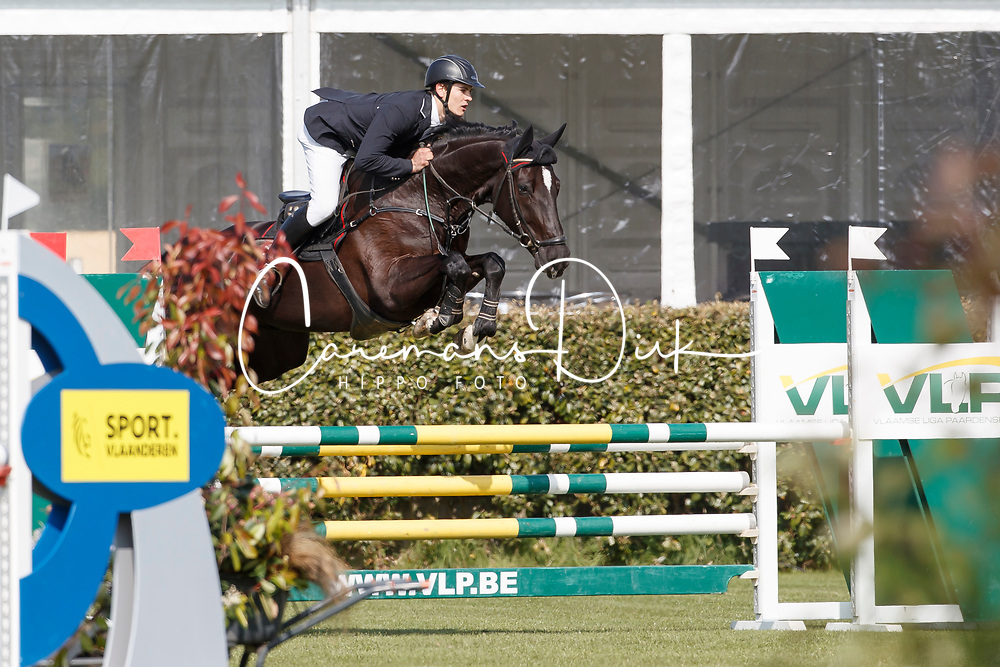 Bossaerts Nick, BEL, Mr. Jones<br />
BWP Young Future Stars<br />
CSIO Lummen 2017<br />
© Hippo Foto - Dirk Caremans<br />
29/04/2017