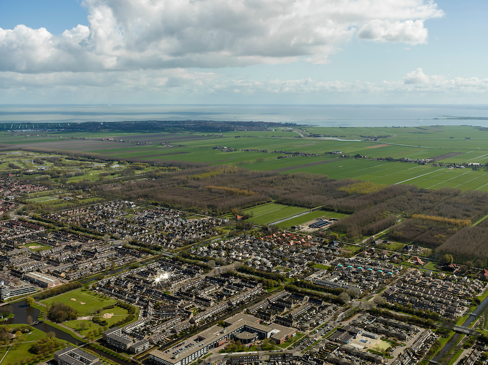 Nederland, Noord-Holland, Gemeente Purmerend, 16-04-2012; zicht op polder De Purmer met de wijk Purmer-Zuid in de voorgrond. Op het tweede plan het Purmerbos, Edam-Volendam aan de horizon.View on polder the Purmer and the city of Purmerend. In the back the Markermeer (lake) and the villages of Edam and Volendam. ..luchtfoto (toeslag), aerial photo (additional fee required);.copyright foto/photo Siebe Swart