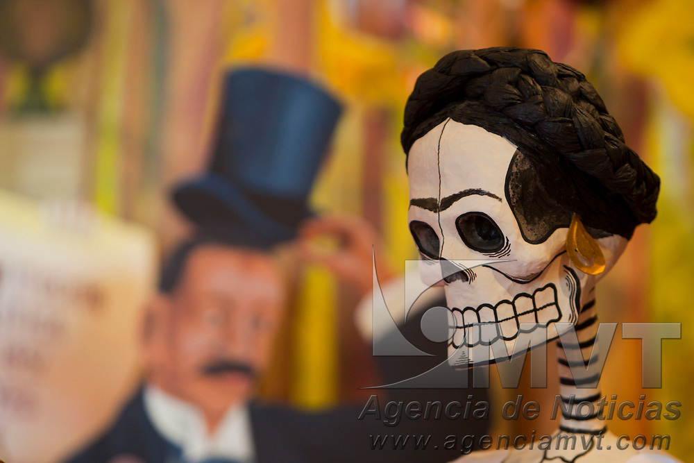 TOLUCA, Mexico.- Centro Cultural Mexiquense a traves del museo Dolores Olmedo de Xochimilco, exhibe la ofrenda de muertos " Sueno de una tarde dominical en la alameda central ", una reinterpretacion de la obra del pintor mexicano Diego Rivera. Agencia MVT / Mario Vazquez de la Torre. (DIGITAL)