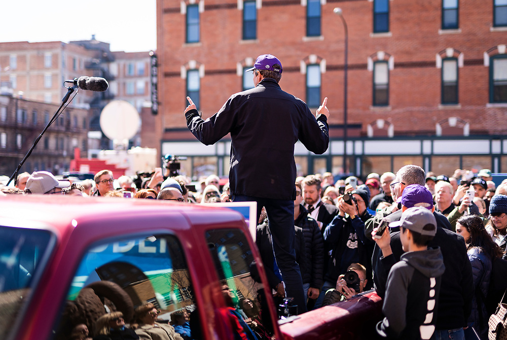 Democratic 2020 presidential candidate Beto O’Rourke, 46, speaks with supporters during a three day road trip across Iowa, in Waterloo, Iowa, U.S., March 16, 2019. REUTERS/Ben Brewer