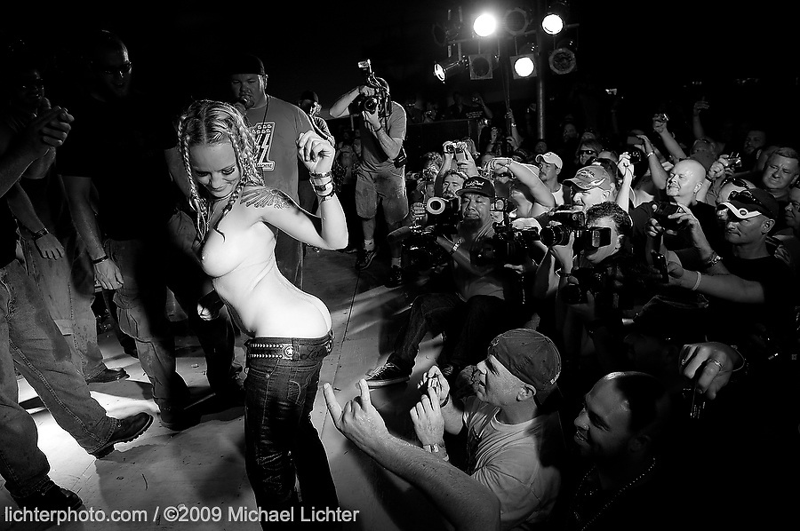 Smokeout Stage, Rockingham, NC. 2009<br />
<br />
Limited Edition Print from an edition of 20. Photo ©2009 Michael Lichter.
