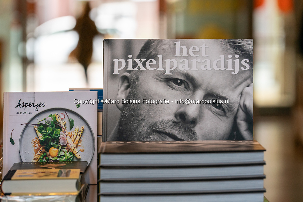 Nederland, Den Bosch, het boek van Joep Lennarts bij de Verkadefabriek