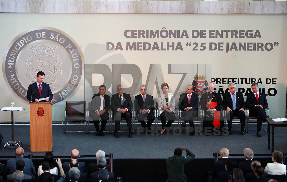 SAO PAULO, SP, 25 DE JANEIRO DE 2012 - ENTREGA MEDALHA 25 DE JANEIRO - A presidente da Republica Federativa do Brasil, Dilma Rousseff, durante cerimônia de entrega da Medalha 25 de Janeiro no âmbito das comemorações do 458o aniversário de fundação da cidade de São Paulo, no Edifício Sede da Prefeitura de São Paulo, na regiao central da capital paulista. (FOTO: RICARDO LOU - NEWS FREE).