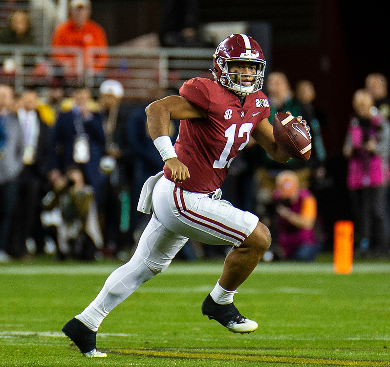 Jan 07,2019 Santa Clara, CA U.S.A. Alabama quarterback Tua Tagovailoa (13) looks down field for a deep pass during NCAA College Football National Championship game between Clemson Tigers and the Alabama Crimson Tide 16-44 lost at Levi Stadium Santa Clara, CA Thurman James / CSM